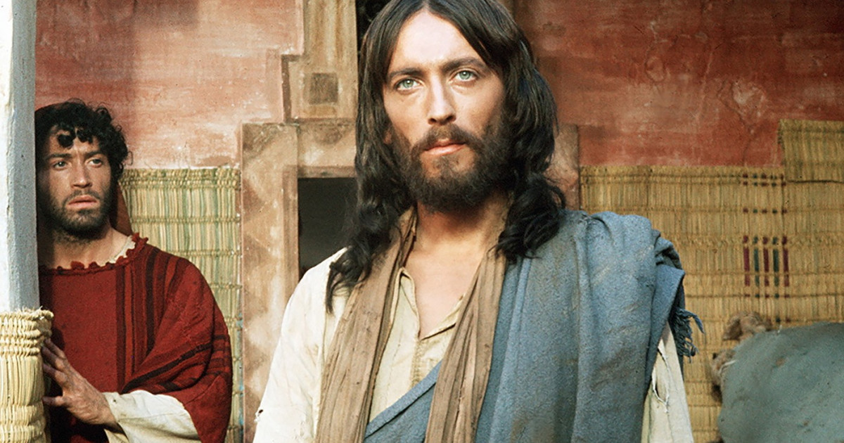 Cum arată actorul din „Iisus din Nazareth”, la aproape 50 de ani de la premieră. Viața lui Robert Powell, după rolul Mântuitorului