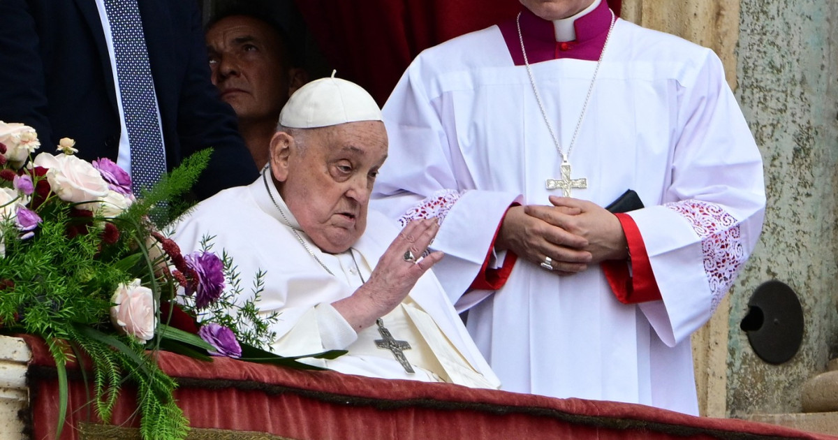 Papa Francisc a apărut în Piața Sfântul Petru și a transmis o urare de Paște. De dimineață s-a văzut cu vicepreședintele SUA, JD Vance