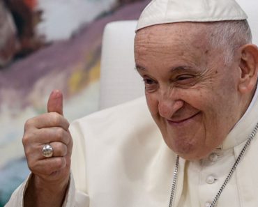 „Ştiţi de ce se vorbeşte maghiara în Rai?”: Francisc, un papă cu simțul umorului. Care erau glumele preferate ale suveranului pontif
