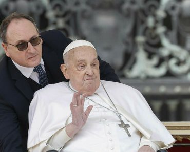Ultimele ore ale Papei Francisc. Ce gest a făcut Suveranul Pontif către infirmierul său înainte de a intra în comă
