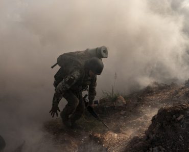 Un comandant rus îi promite lui Putin că va distruge în curând „rămăşiţele împrăştiate” ale armatei ucrainene din Kursk