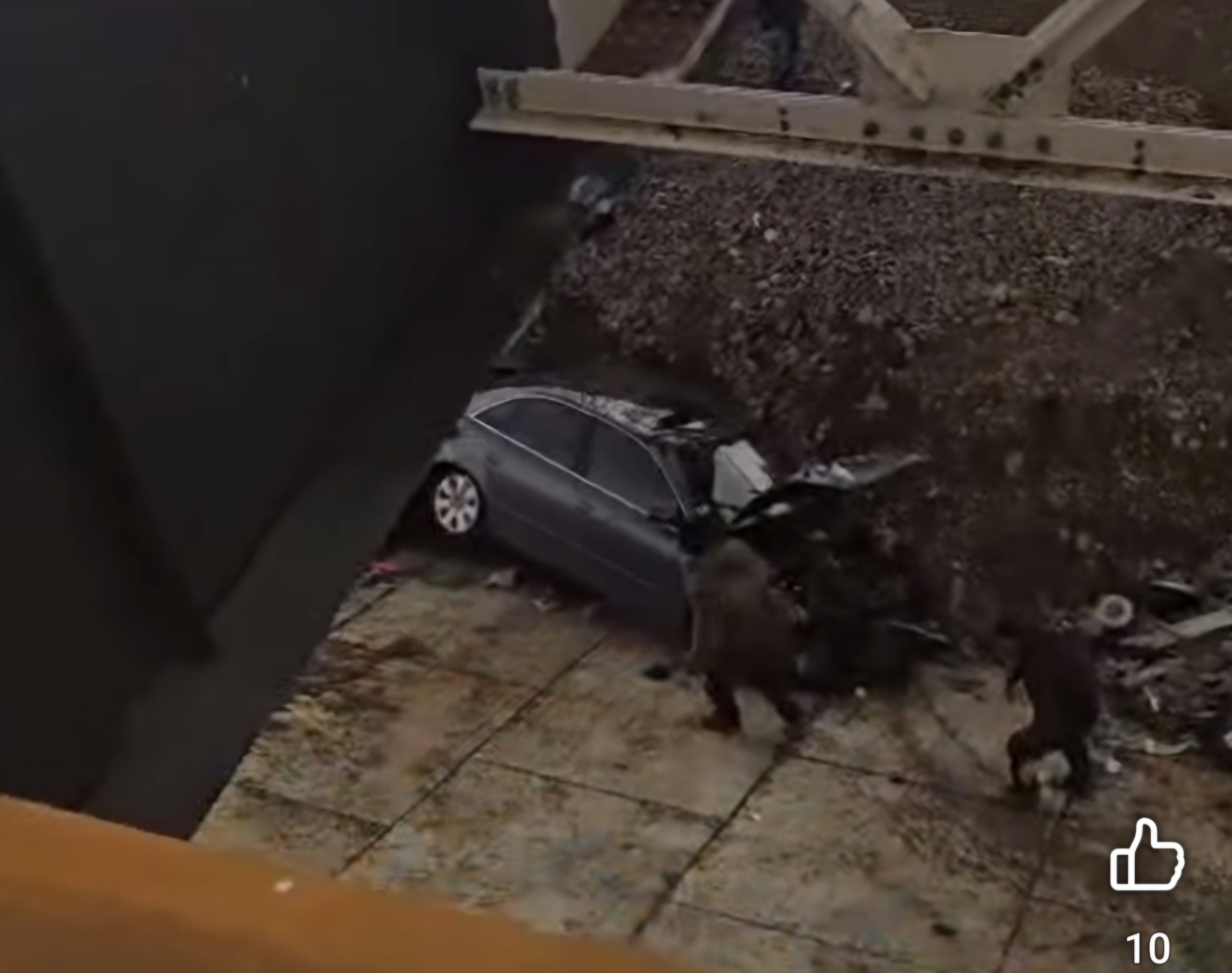 BREAKING/ Un șofer a picat de pe A7 Mizil-Buzău, după ce a intrat cu mașina pe un pod în lucru