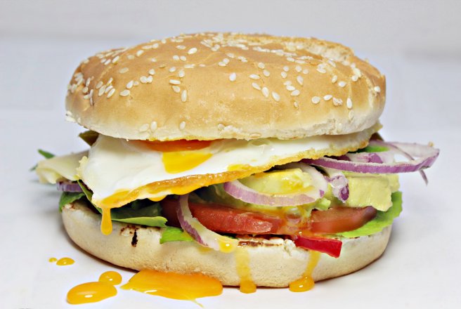 Burger cu avocado si ou Burger cu avocado si ou