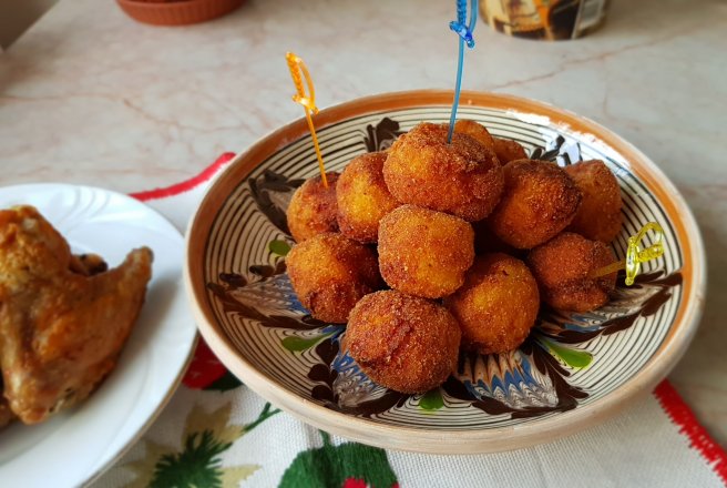 Aperitiv crochete din cartofi si branza Aperitiv crochete din cartofi si branza