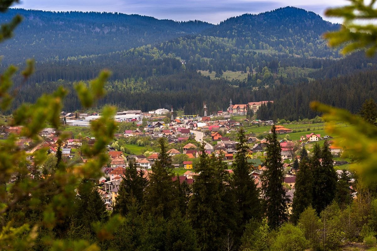 Singura stațiune din România cu o cascadă naturală chiar în centrul orașului. A fost numită „regina apelor minerale” Singura stațiune din România cu o cascadă naturală chiar în centrul orașului. A fost numită „regina apelor minerale”