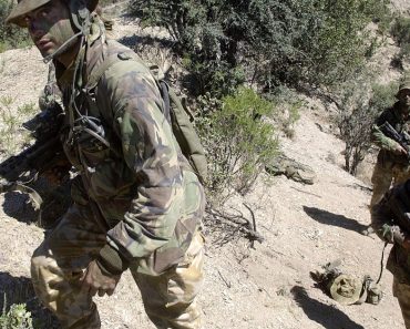 „Copii legați de mâini și împușcați”. Mărturii în premieră despre crimele de război comise de militari din trupele speciale britanice