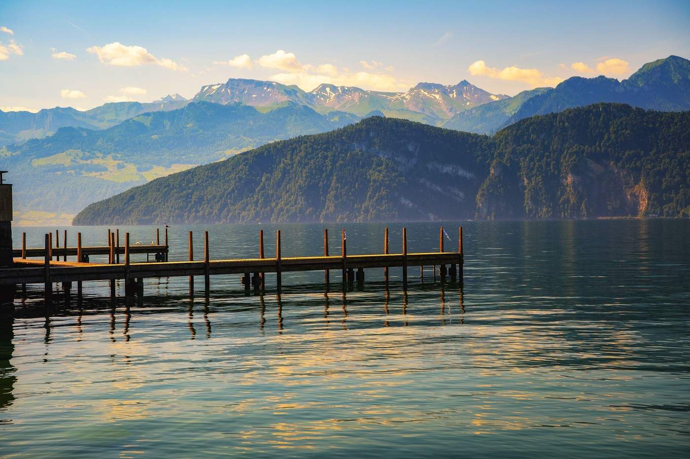 Orașul din Europa cu cel mai frumos lac din lume. Are apă de cristal și peisaje care îți taie răsuflarea