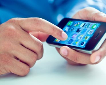 Tânără din Ploiești prinsă după ce a furat un telefon și un card bancar