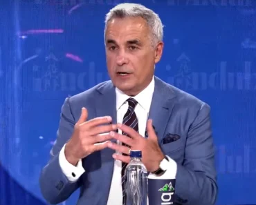 VIDEO Călin Georgescu: ‘De la un profesor de fizică vor să trecem la unul de matematică. Au trucuri ieftine, în fapt, ei sunt ieftini’ VIDEO Călin Georgescu: ‘De la un profesor de fizică vor să trecem la unul de matematică. Au trucuri ieftine, în fapt, ei sunt ieftini’