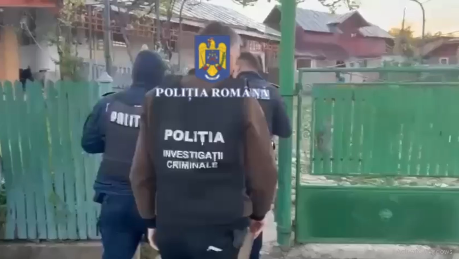 Zeci de percheziții în Prahova. 30 de persoane aduse la audieri