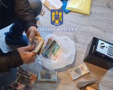 VIDEO: Un șofer al unei firme de curierat a furat colete de 70.000 de euro. Percheziții în Prahova