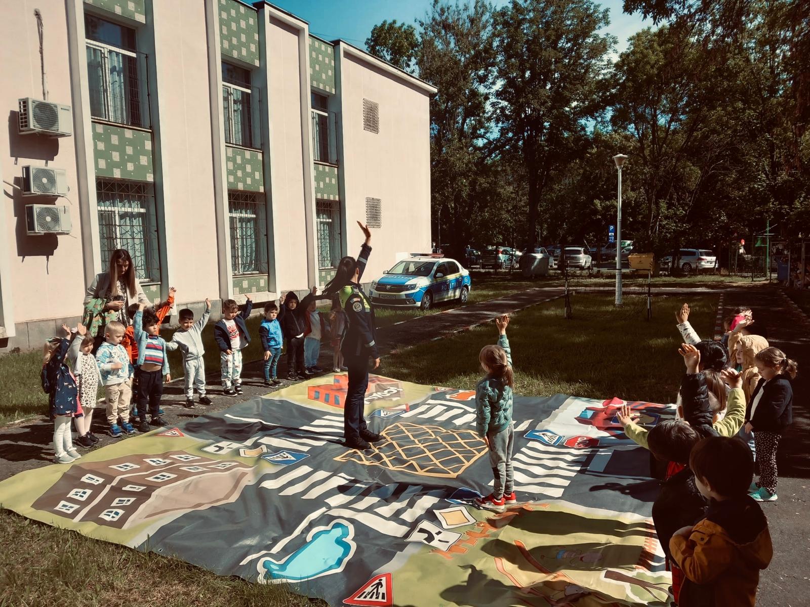 FOTO: Săptămâna Școala în Siguranță. Peste 800 de copii și tineri au participat la activitățile organizate de Poliția Prahova