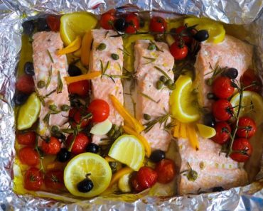 Somon cu legume la cuptor – Rapid, usor si foarte gustos Somon cu legume la cuptor – Rapid, usor si foarte gustos