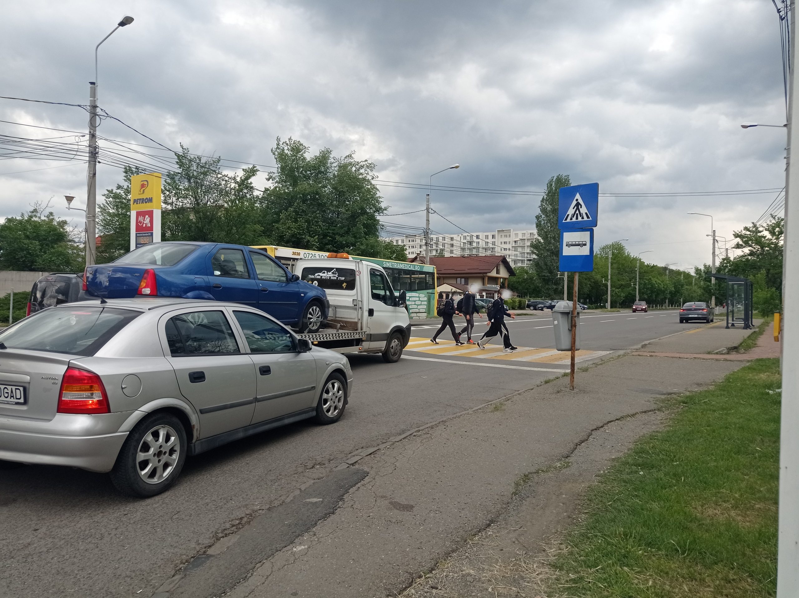 Părinții vor relantisoare la una dintre cele mai periculoase treceri pentru pietoni din Ploiești Părinții vor relantisoare la una dintre cele mai periculoase treceri pentru pietoni din Ploiești