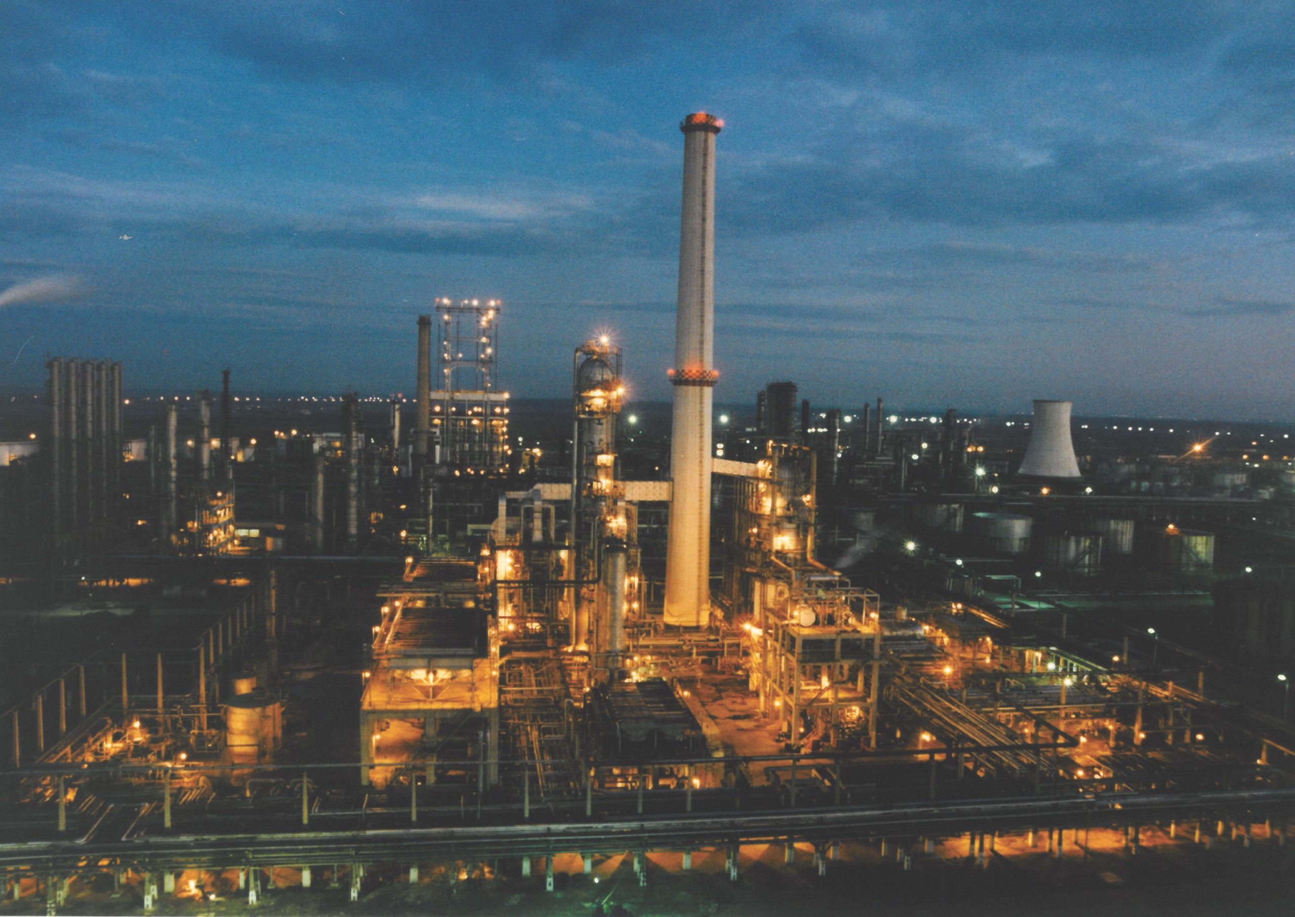 Alarmă la Petrobrazi: nouă muncitori intoxicați cu monoxid de carbon și hidrogen sulfurat