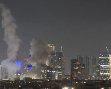 Iranul afirmă că a folosit un nou tip de rachetă balistică împotriva Israelului. Imagini apocaliptice cu proiectilele căzând din cer