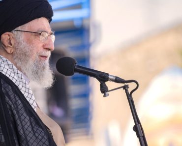 Ayatollahul încolțit. Ali Khamenei, apărătorul nemilos al revoluției iraniene, e în situația pe care a încercat s-o evite toată viața