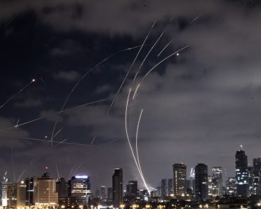 Israelul a reluat atacurile asupra Teheranului. Iranul anunță că a lansat rachete şi drone către Tel Aviv şi Haifa