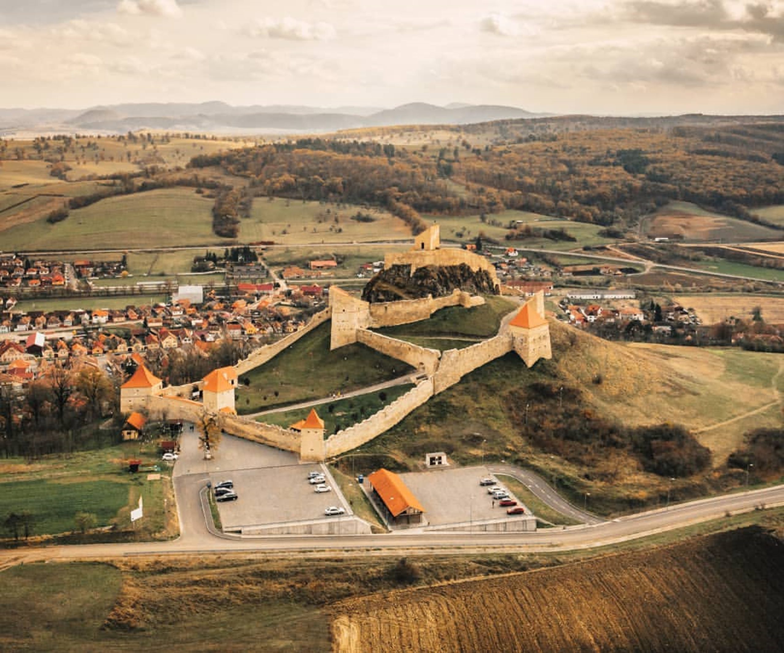 Cetatea în spirală din Ardeal – Unul dintre cele mai spectaculoase situri medievale din Europa de Sud-Est