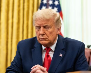 Ali Khamenei l-a înfuriat pe Donald Trump. Președintele SUA nu mai doreşte relaxarea sancţiunilor şi ar putea bombarda din nou Iranul