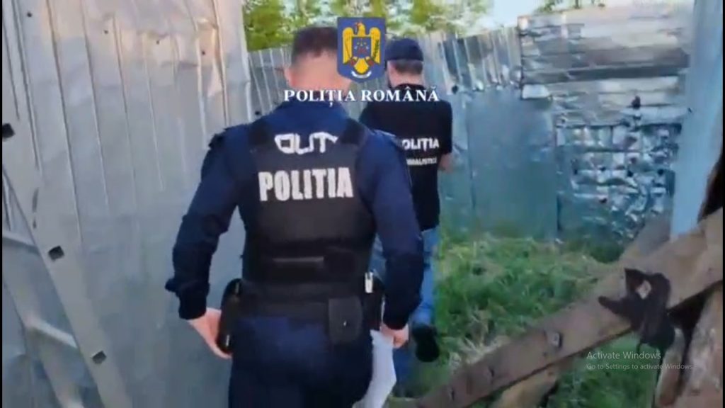 Spărgător săltat de polițiști, după percheziții la Sălciile