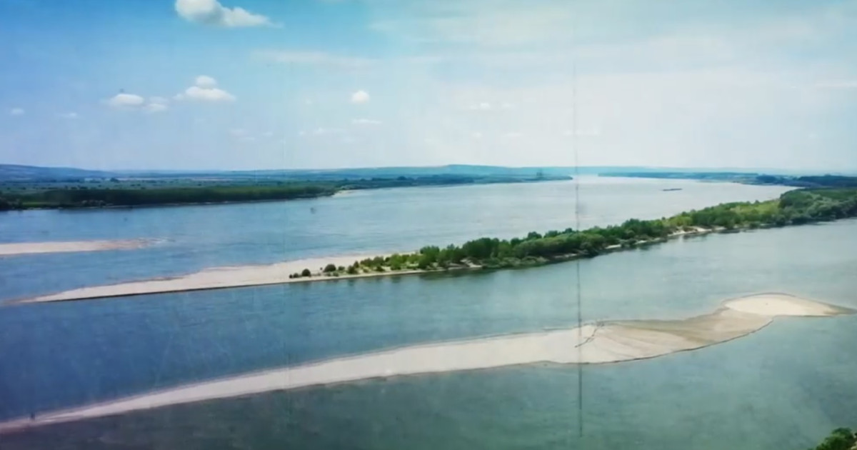 Ambarcaţiune cu turişti răsturnată în Delta Dunării. 4 persoane au murit, inclusiv un copil