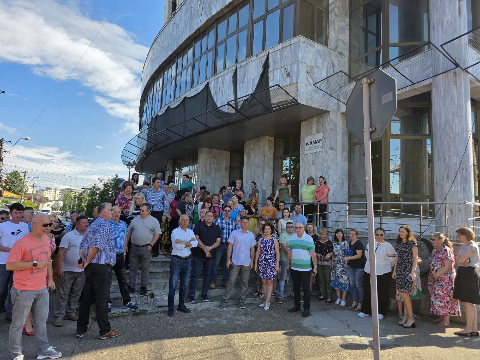 Angajații ANAF Prahova continuă protestele. „Vrem înapoi sporul pentru condiții vătămătoare”