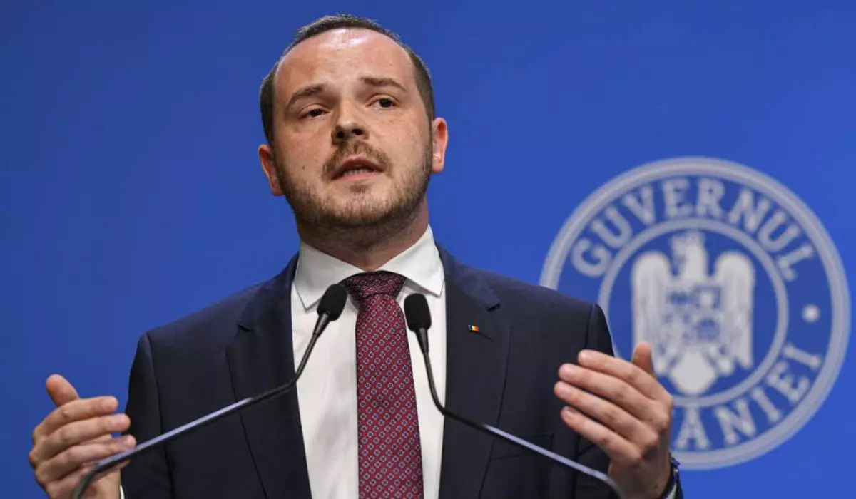 Se înăspresc regulile în spitale. Medicii care nu stau la program ca să lucreze în privat ar putea rămâne fără loc de muncă. Rezidenții care lucrează în clinici private vor fi plătiți de acestea, nu de la stat