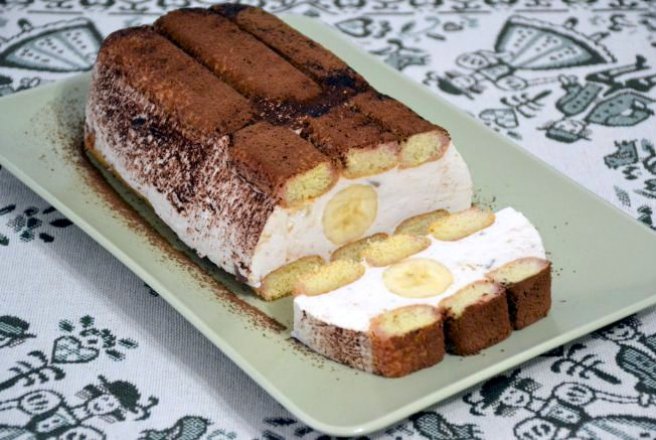 Desert prajitura rapida cu iaurt si banana Desert prajitura rapida cu iaurt si banana