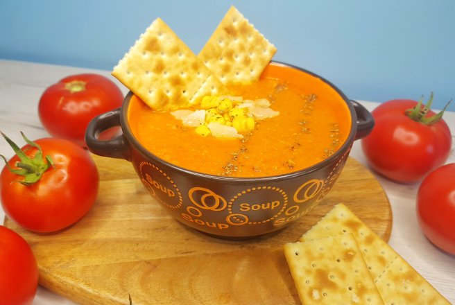 Supă cremă de roșii cu porumb și parmezan