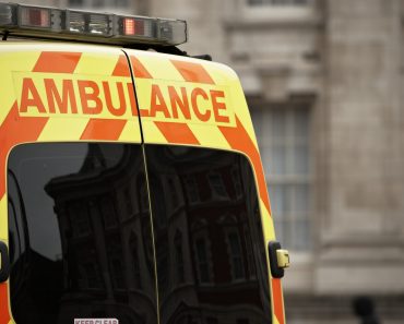 Un băiețel a murit, după ce un șofer l-a lăsat într-o mașină încinsă cu orele. Conducătorul auto lucra la protecția copilului