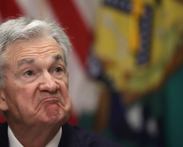 Fed menține neschimbată dobânda de politică monetară, în ciuda presiunilor exercitate de Trump