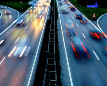Șofer prins cu 320 km/h, o viteză de aproape trei ori mai mare decât limita impusă, pe o autostradă din Germania. Cum a fost sancționat