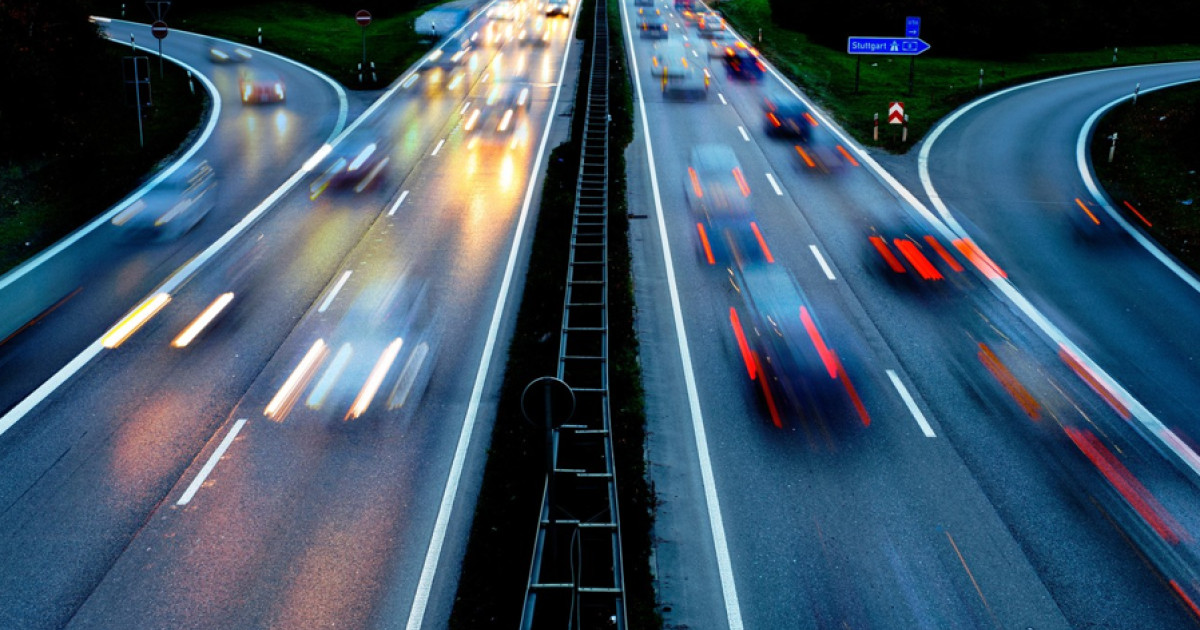 Șofer prins cu 320 km/h, o viteză de aproape trei ori mai mare decât limita impusă, pe o autostradă din Germania. Cum a fost sancționat