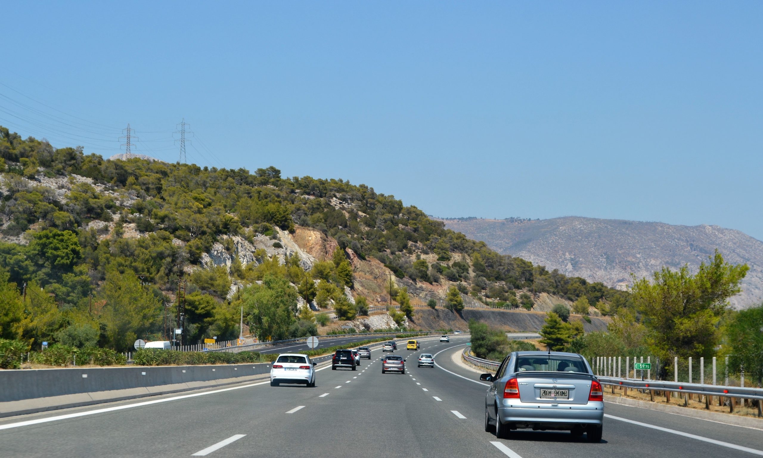 Amenzi noi în Grecia pentru șoferii lipsiți de „bun-simț”. Ce infracțiune costă 8.000 de euro, din septembrie Amenzi noi în Grecia pentru șoferii lipsiți de „bun-simț”. Ce infracțiune costă 8.000 de euro, din septembrie