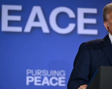 Trump spune că Zelenski poate încheia războiul „aproape imediat” dacă renunță la Crimeea și la aderarea Ucrainei la NATO