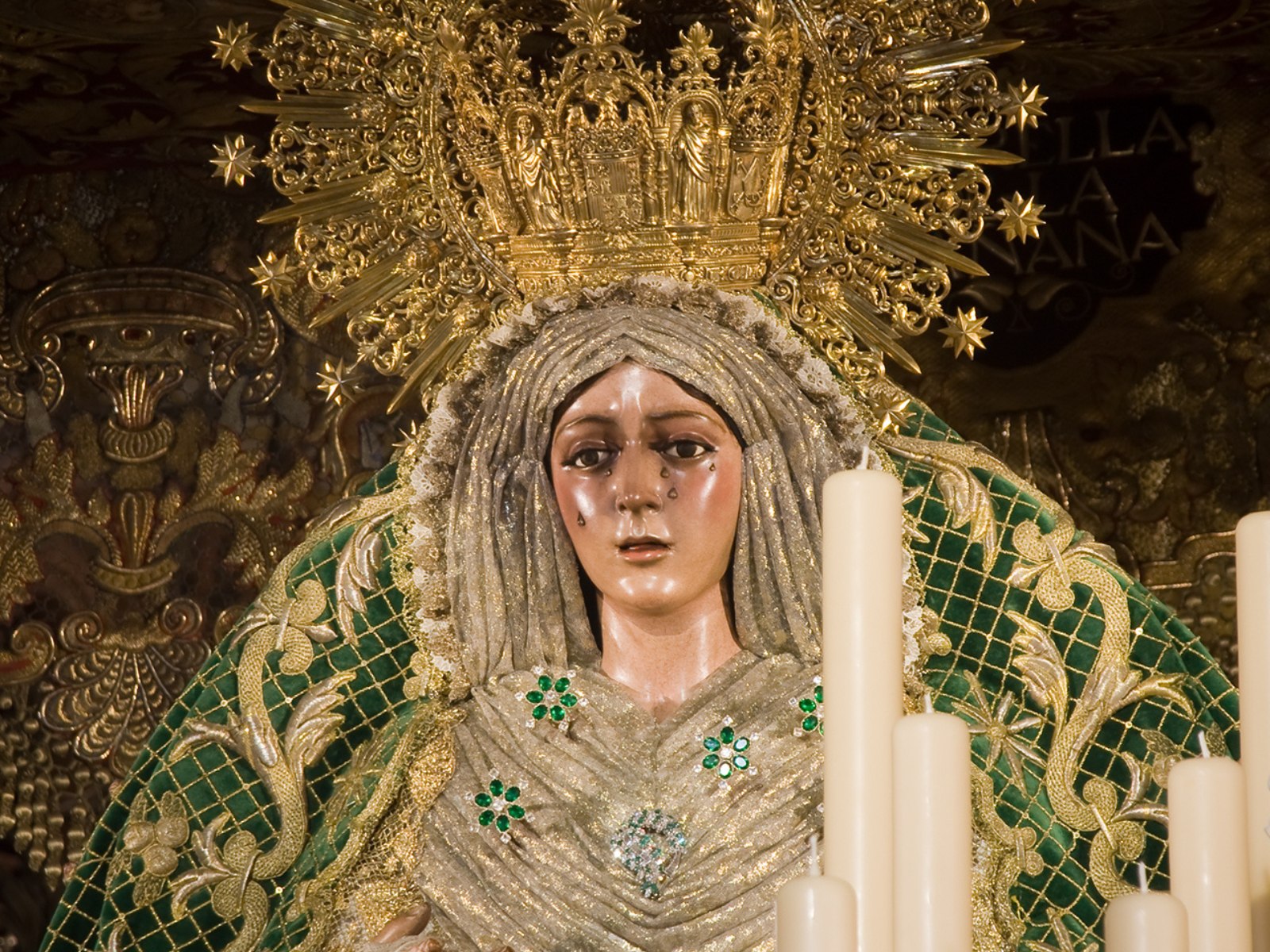 Scandal uriaș după ce o celebră statuie a Fecioarei Maria a fost restaurată: „Parcă i-au pus machiaj”