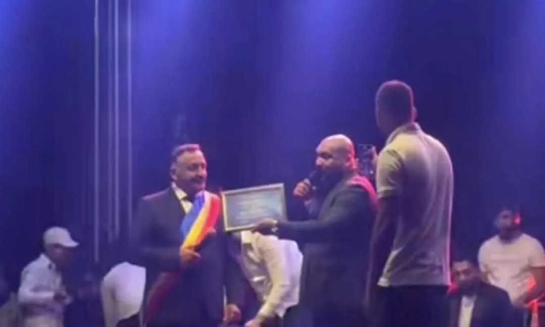 Condamnat pentru proxenetism și spălare de bani, Dani Mocanu a primit Diploma de Excelență din partea unui primar PNL