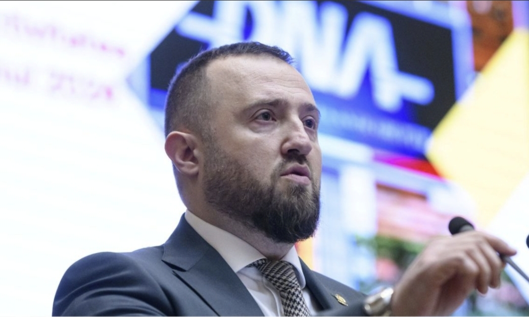 Șeful DNA, despre microbuzele livrate la preț dublu de firma fiului Rodicăi Păpuc: „Avem în lucru dosare și sesizări la nivelul intregii țări”