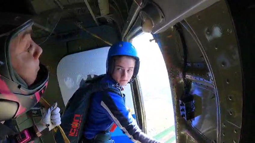 O fotbalistă de la Petrolul joacă la înălțime! Face salturi și “mângâie” mingea!