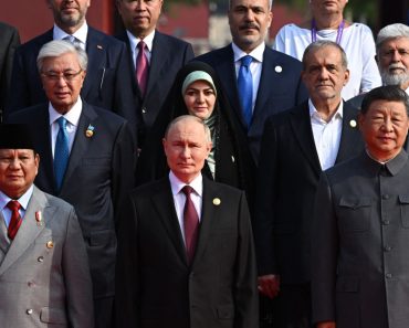 Ce scrie presa occidentală despre imaginile de la parada dictatorilor, unde a aparut și Adrian Năstase