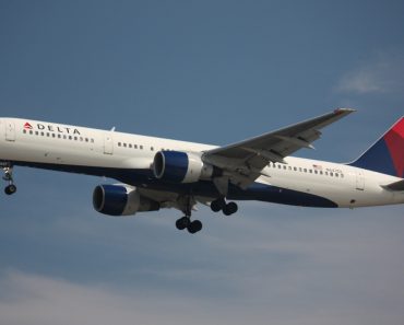 Pasagerii unui avion care decolase din SUA au fost nevoiţi să stea peste 24 de ore în aeronavă după ce pilotul s-a îmbolnăvit