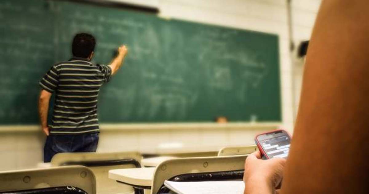 Dezvăluiri din școli. Cât câștigă și cât muncesc, de fapt, profesorii? De ce fug tinerii de catedră?