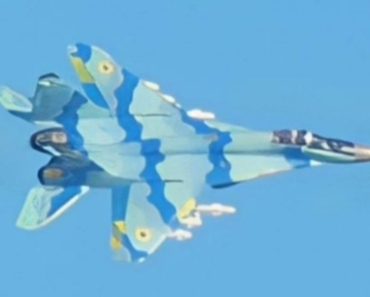 Apariție surpriză pe cerul Ucrainei: avion MiG-29 cu însemne ucrainene, dar camuflaj azer. De unde ar putea proveni