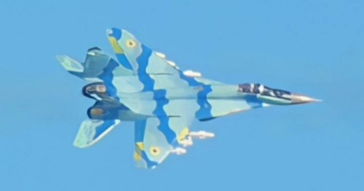 Apariție surpriză pe cerul Ucrainei: avion MiG-29 cu însemne ucrainene, dar camuflaj azer. De unde ar putea proveni