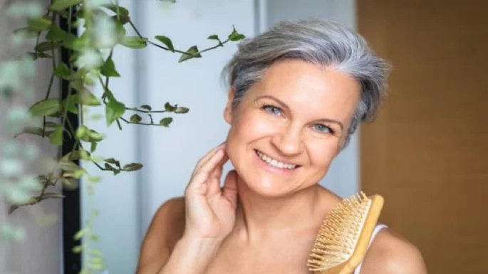 Cum să elimini firele albe și să redobândești culoarea naturală a părului. Ce vitamină te poate ajuta