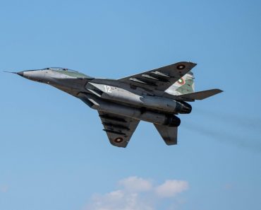Nepregătiți pentru a asigura securitatea frontierei estice a NATO. Bulgarii vânează dronele rusești cu avioane MiG-29 din era sovietică