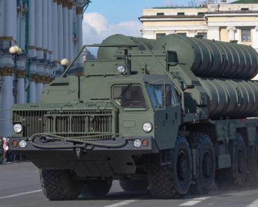 Rusia încearcă să răscumpere sistemele sale de apărare aeriană S-400 de la un stat membru NATO