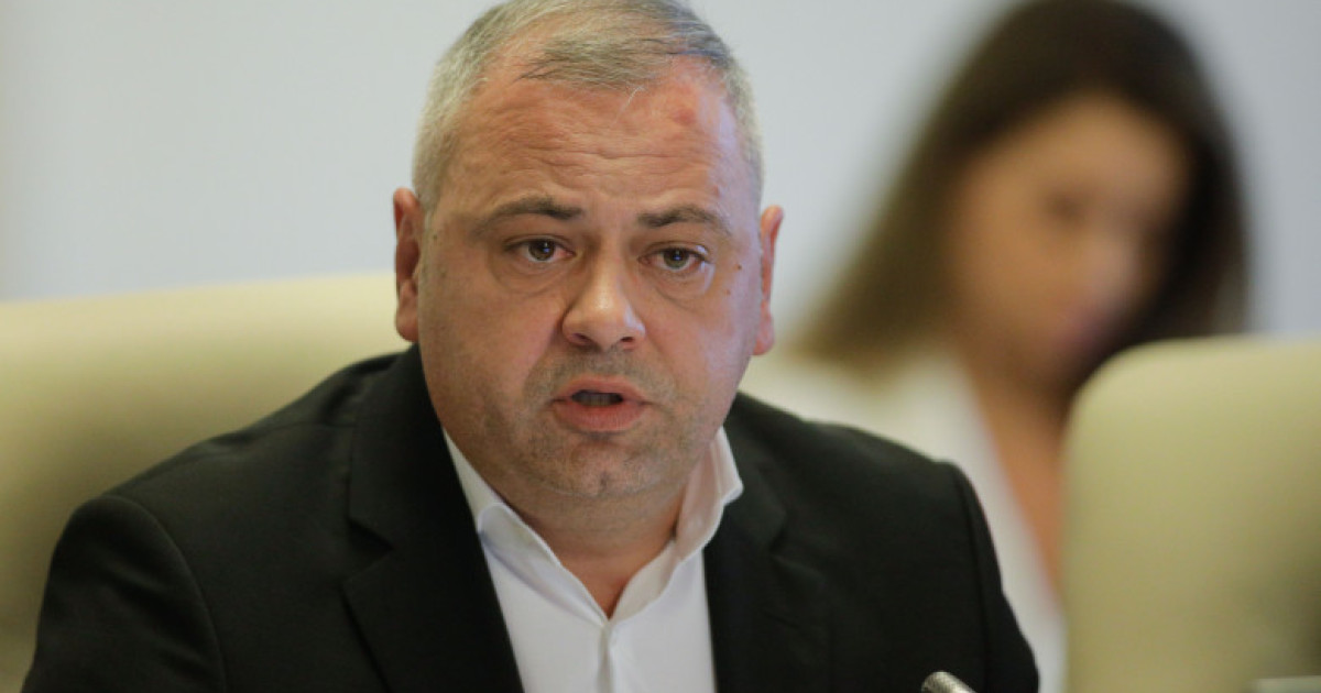 Ministrul Agriculturii îi ceartă pe români pentru că mănâncă avocado: „Costă cât 3 kilograme de roșii. Sigur că deficitul crește”