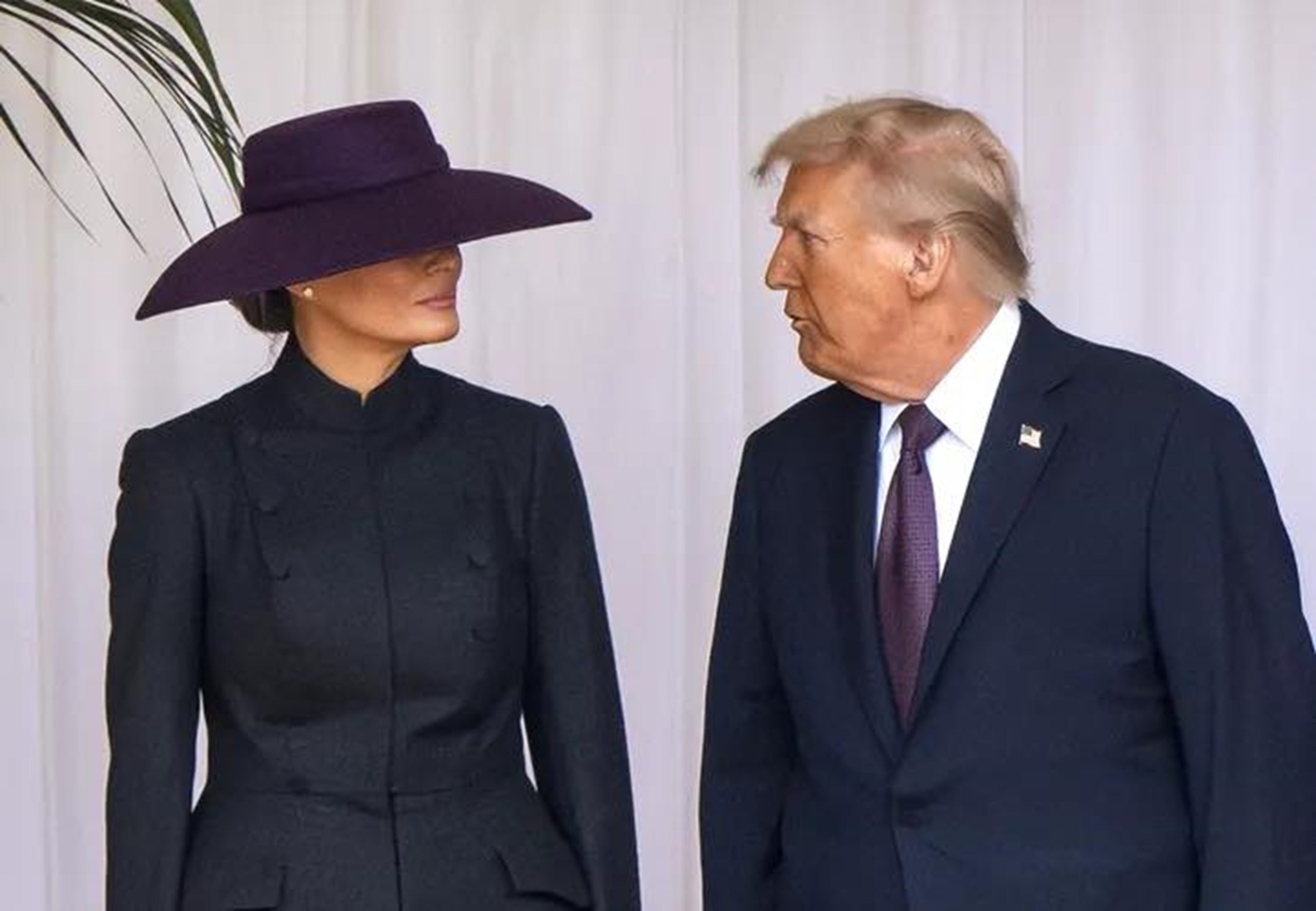 Stiliștii încearcă să decodifice mesajul pălăriei Melaniei Trump: un mesaj sau un omagiu pentru idolul ei, Jackie Kennedy?